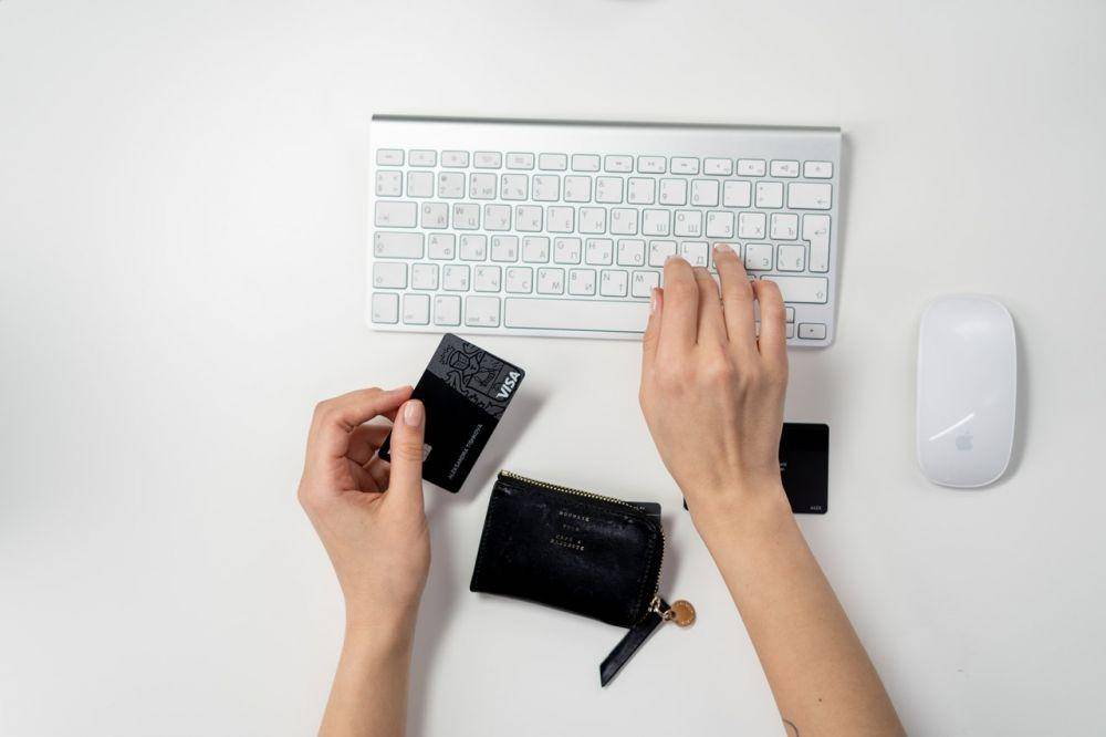 ilustrasi wireless keyboard (pexels.com/cottonbro)