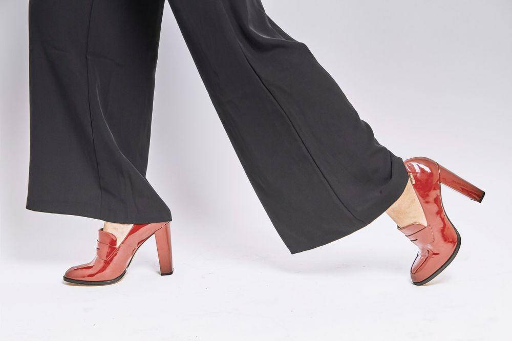 ilustrasi sepatu hak (pexels.com/Dellon Thomas)