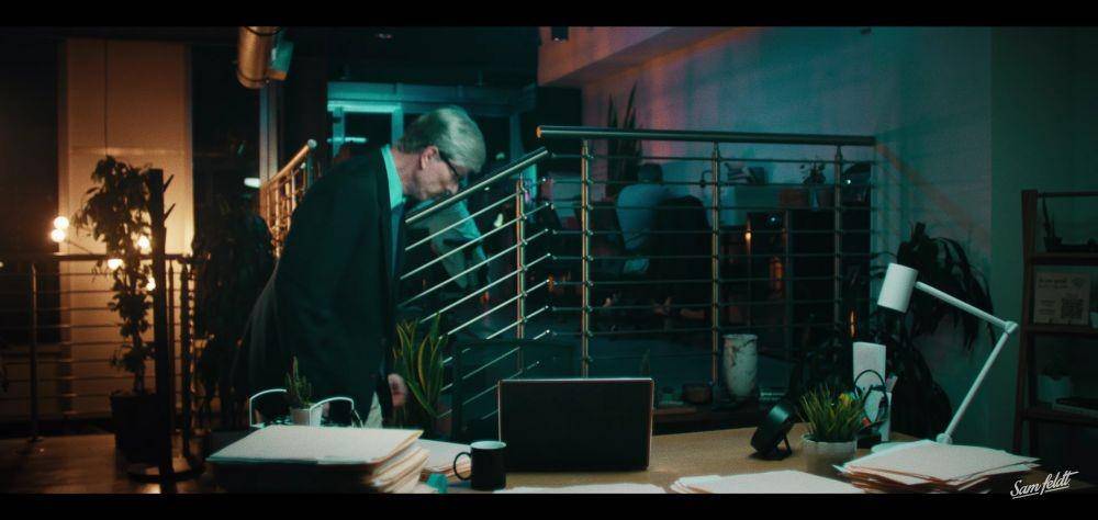 potret cuplikan MV Late Night Feels (dok. YouTube/Sam Feldt)