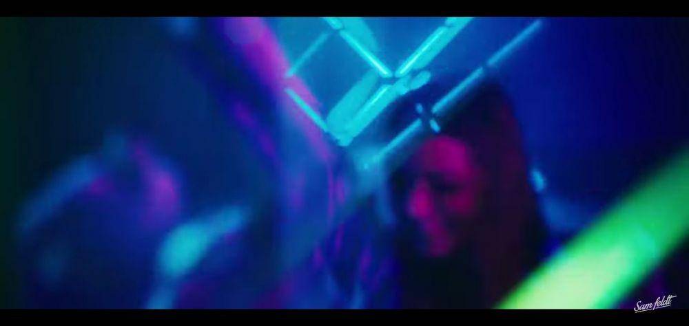 potret cuplikan MV Late Night Feels (dok. YouTube/Sam Feldt)