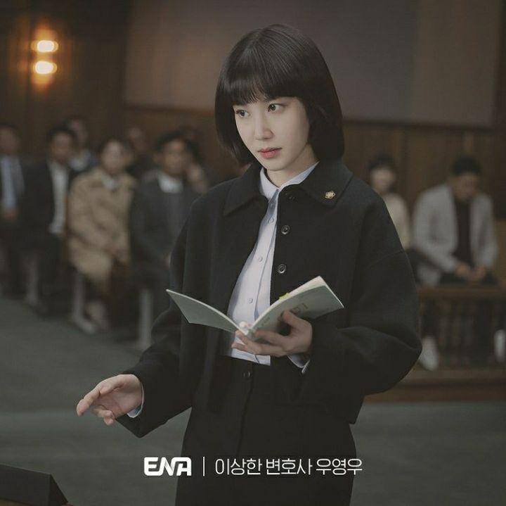 potret Park Eun Bin saat syuting Extraordinary Attorney Woo (instagram.com/channel.ena.d)