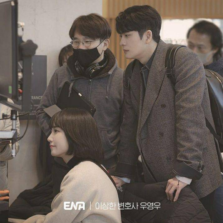 potret Park Eun Bin dan Kang Tae Oh saat syuting Extraordinary Attorney Woo (instagram.com/channel.ena.d)