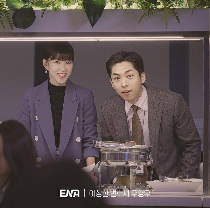 potret Ha Yoon Kyung dan Joo Jong Hyuk saat syuting Extraordinary Attorney Woo (instagram.com/channel.ena.d)