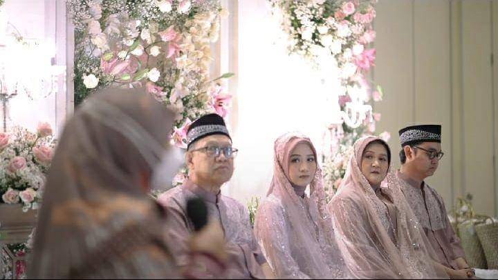 Pengajian dan siraman Alca Octaviani, calon istri Bintang Emon. (Imagenic via Instagram.com/alcaoctvn)