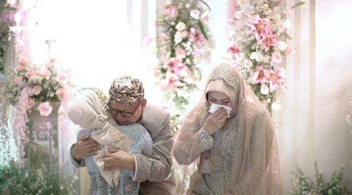 Pengajian dan siraman Alca Octaviani, calon istri Bintang Emon. (Imagenic via Instagram.com/alcaoctvn)