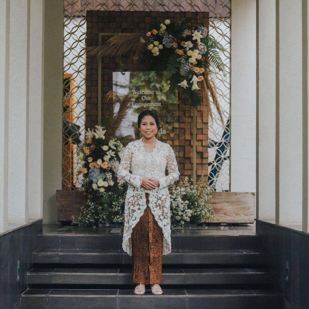 inspirasi kebaya ala Lace by ARTKEA (instagram.com/lacebyartkea)