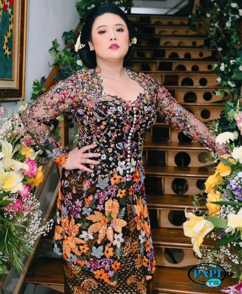 inspirasi kebaya ala Lace by ARTKEA (instagram.com/lacebyartkea)