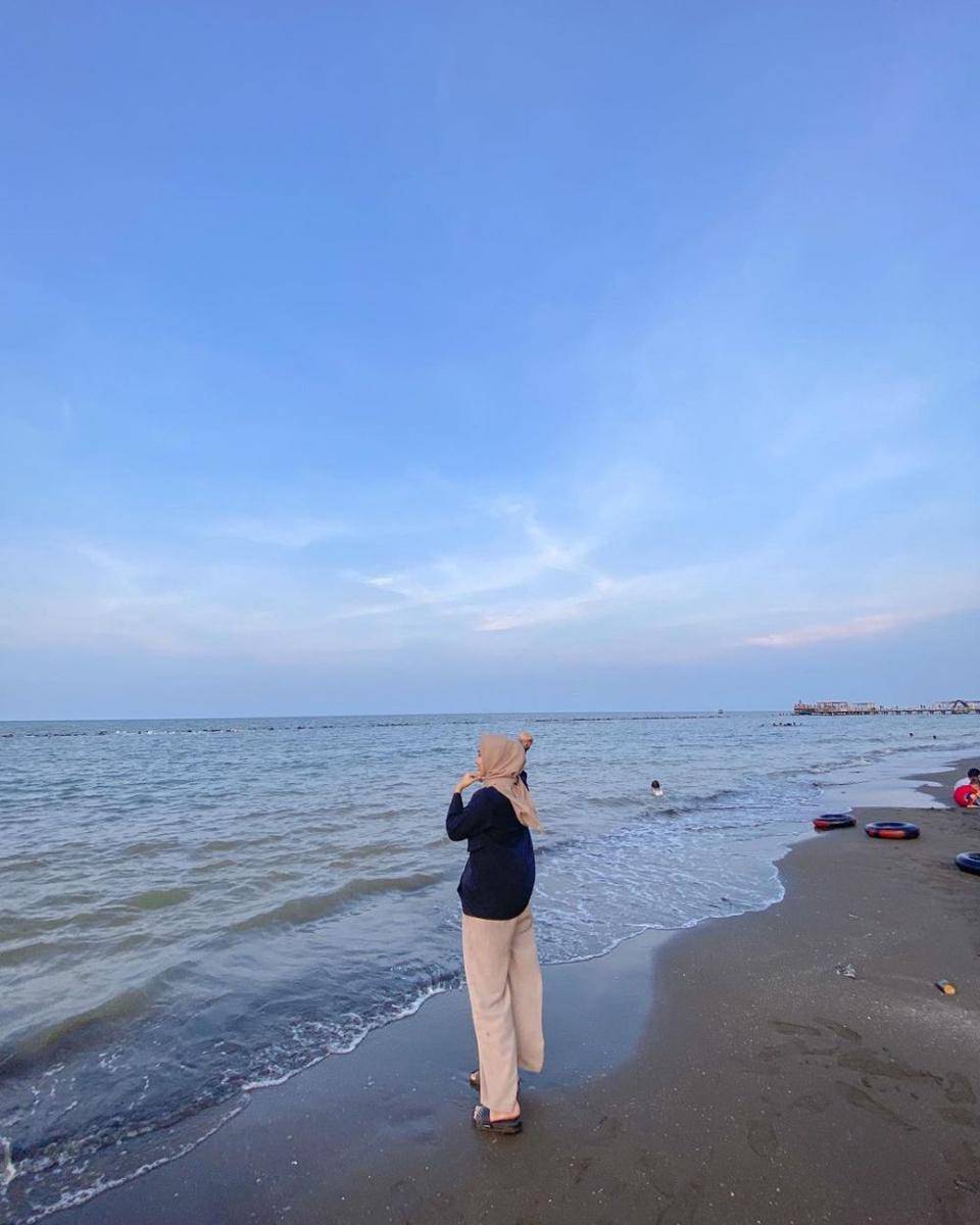 Pantai Balongan yang berlokasi di Indramayu (instagram.com/vinkhaaa)