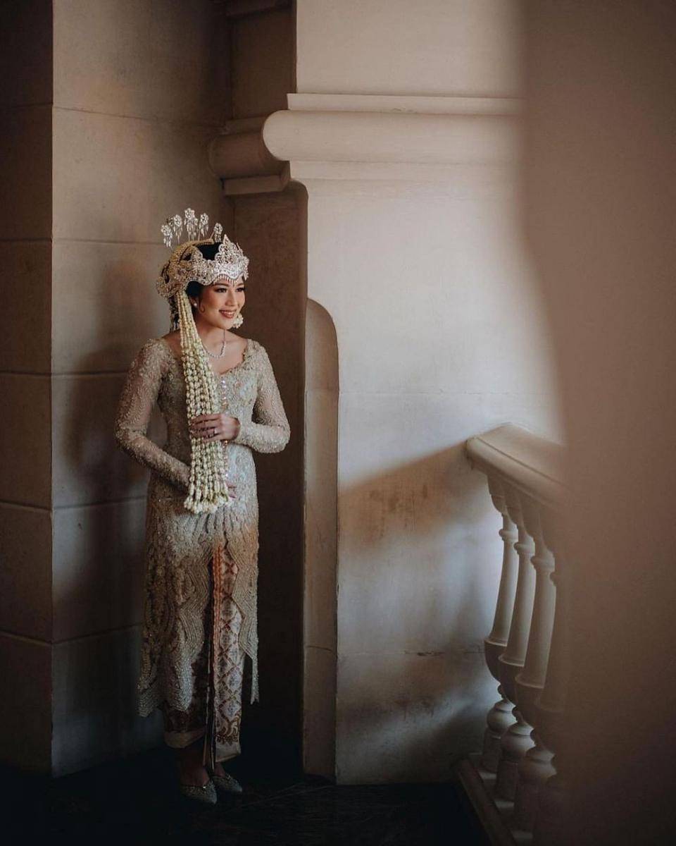 inspirasi kebaya ala Lace by ARTKEA (instagram.com/lacebyartkea)