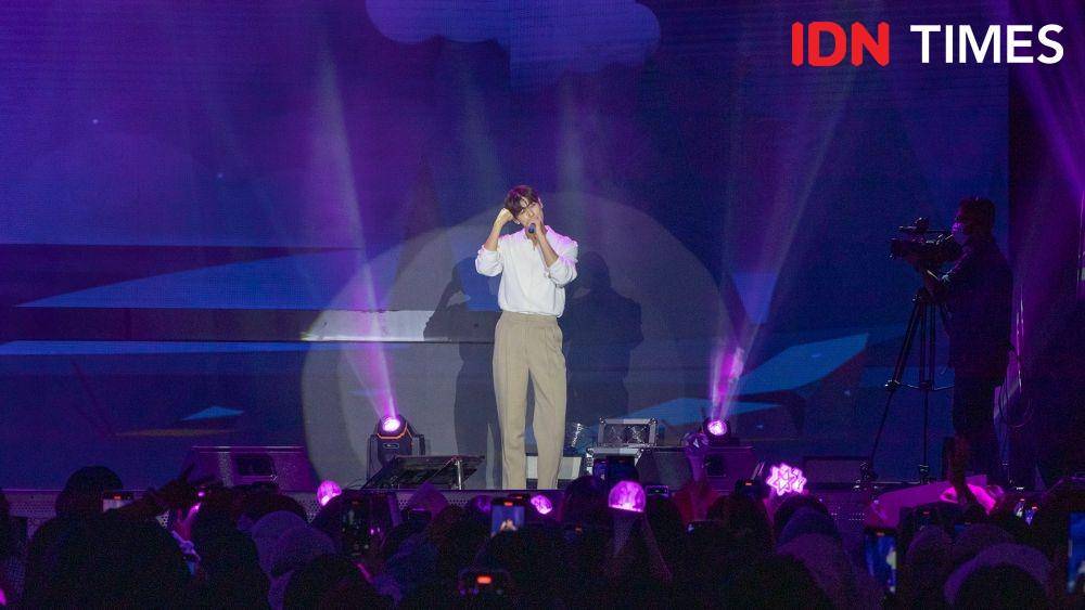 Cha Eun woo di Fan Meeting 2022 Just One 10 Minute [Starry Caravan] di Tenis Indoor Senayan, Jakarta, pada Sabtu (23/7/2022). (IDN Times/Alya Dwi Achyarini)
