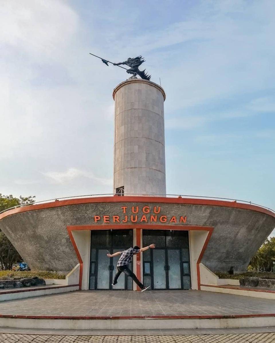 Tugu Perjuangan di Indramayu (instagram.com/andrifirmansyah00)