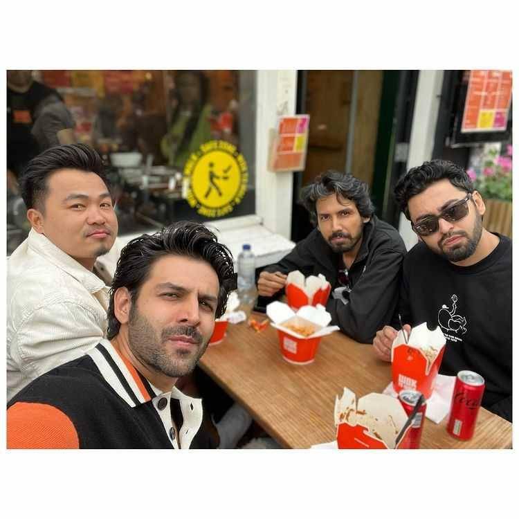 liburan Kartik Aaryan (instagram.com/kartikaaryan)