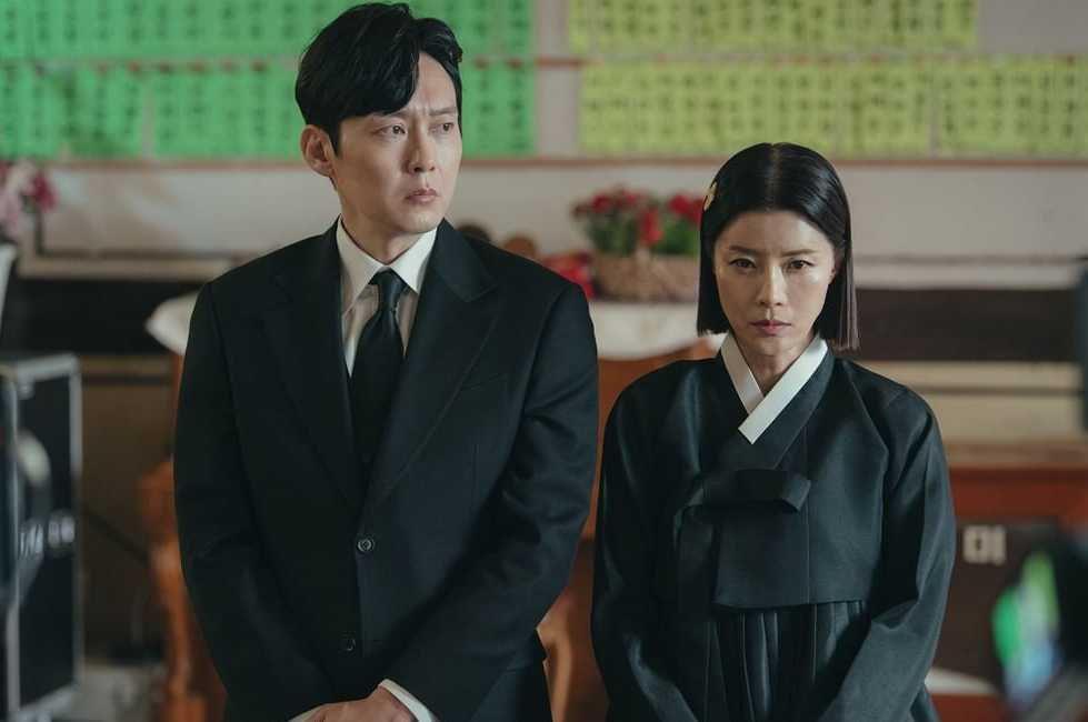 Kang Yoon Kyum & Han So Ra tampak dingin. (ig/tvn_drama)