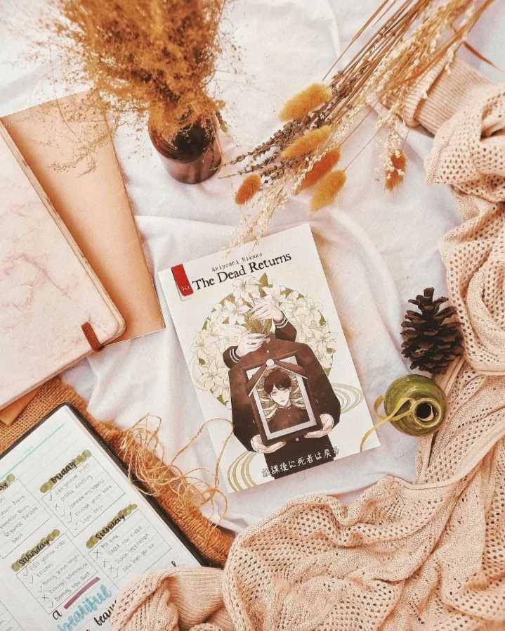 The Dead Returns (instagram.com/vioreadsbooks)