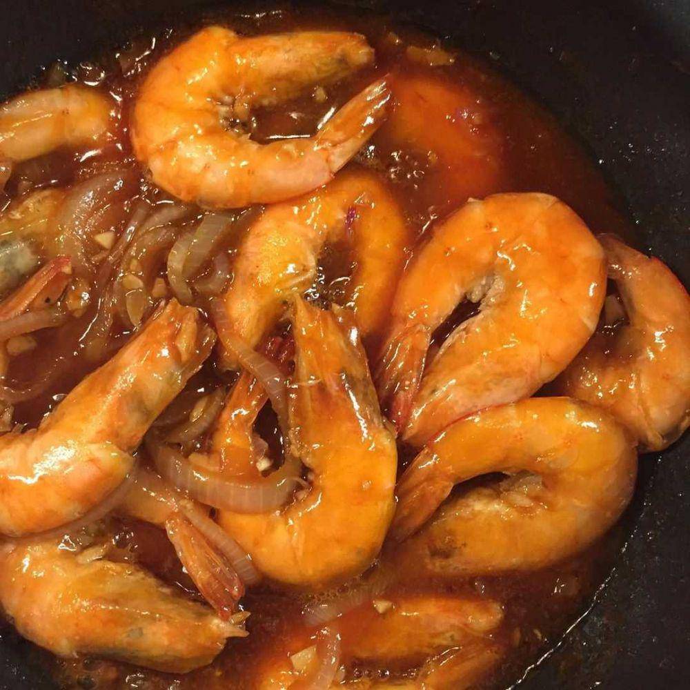 Memasak udang asam manis (Instagram.com/nggragaswati)