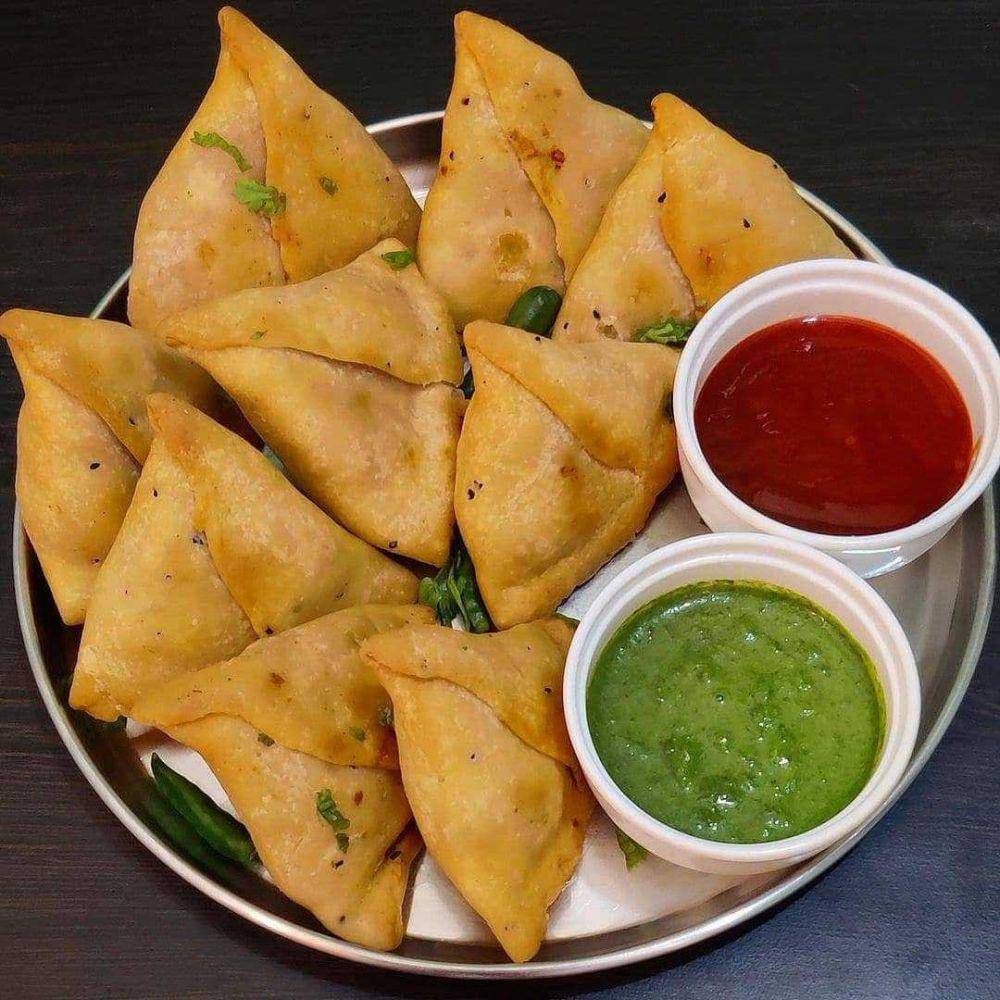 samosa (instagram.com/thefoodiedelhi)