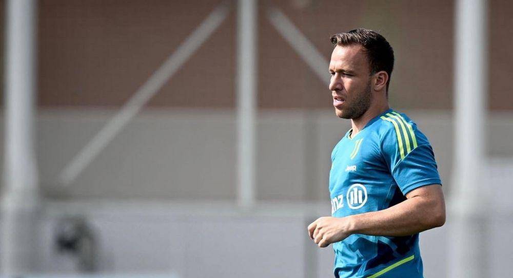 Arthur Melo (twitter.com/arthurhromelo)