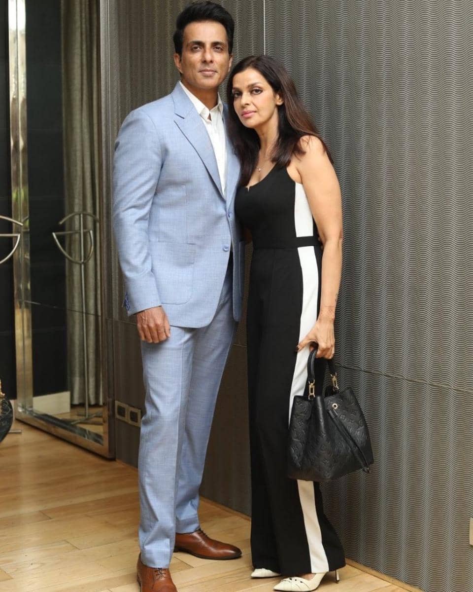 Sonu Sood dan istrinya. (instagram.com/sonu_sood)