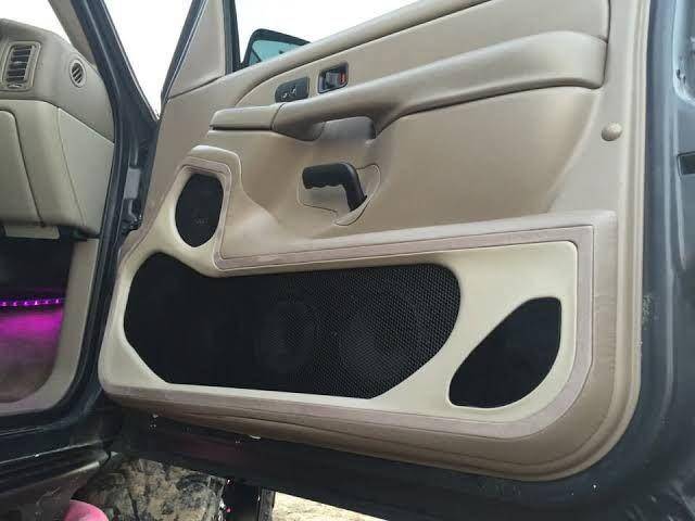 Ilustrasi panel pintu mobil (audiodesignscg.com)