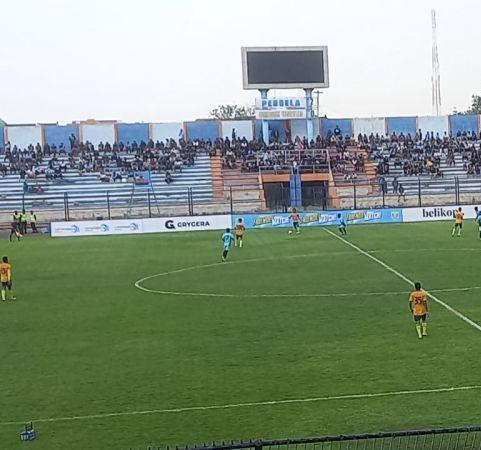 Laga uji coba antara Persela Lamongan vs Gresik United di Stadion Surajaya Lamongan. Dok Istimewa