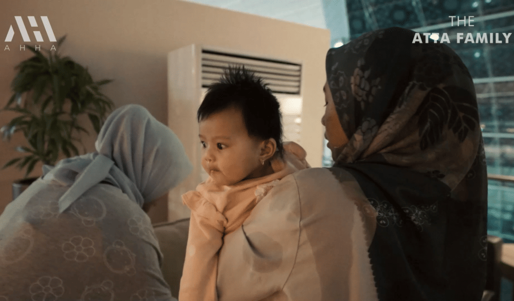 momen Ameena main di bandara Dubai bareng Atta (youtube.com/attahalilintar)