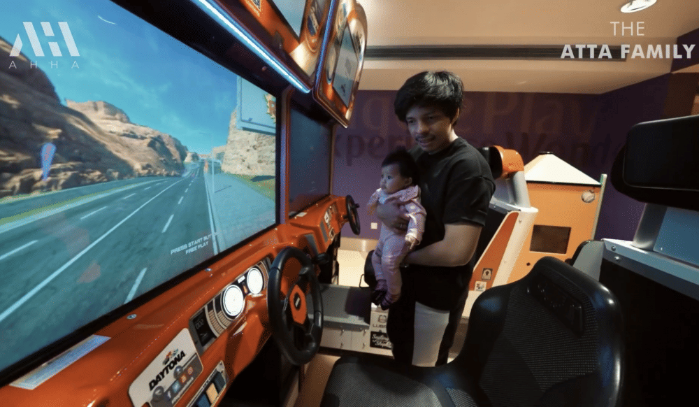 momen Ameena main di bandara Dubai bareng Atta (youtube.com/attahalilintar)