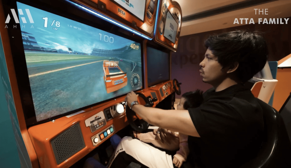 momen Ameena main di bandara Dubai bareng Atta (youtube.com/attahalilintar)