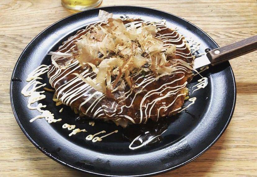 ilustrasi okonomiyaki (instagram.com/elliek_eats)