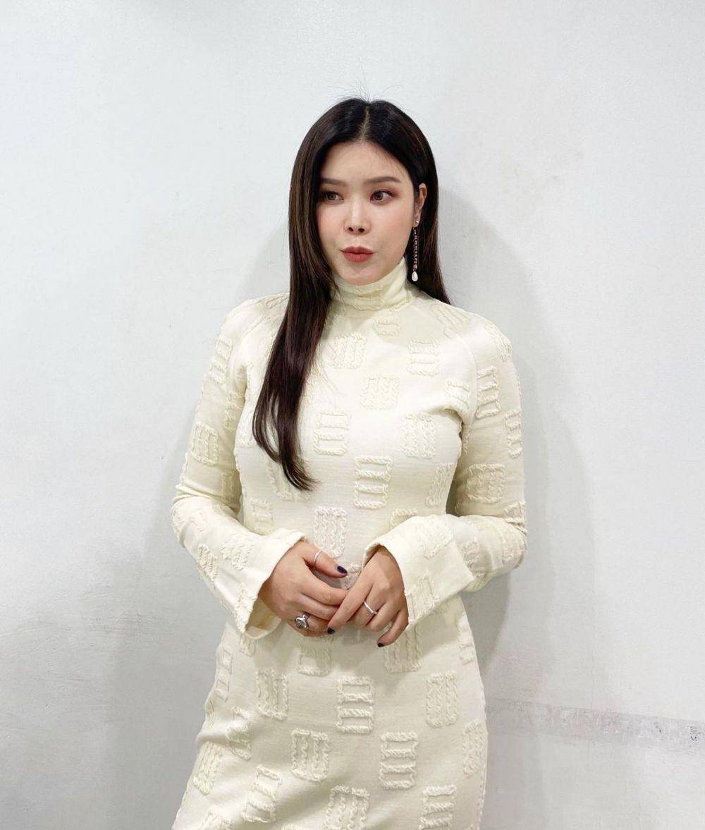 LYn (instagram.com/lovelyn_i)