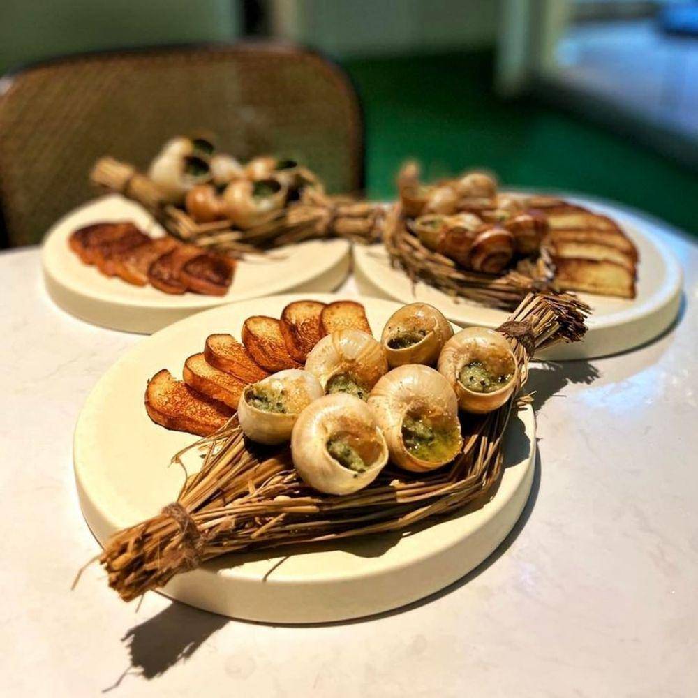 escargot (instagram.com/boringstupidwalk)