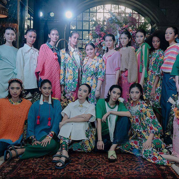 potret Nagita Slavina kenakan brand sendiri (instagram.com/nagitaslavina.co)