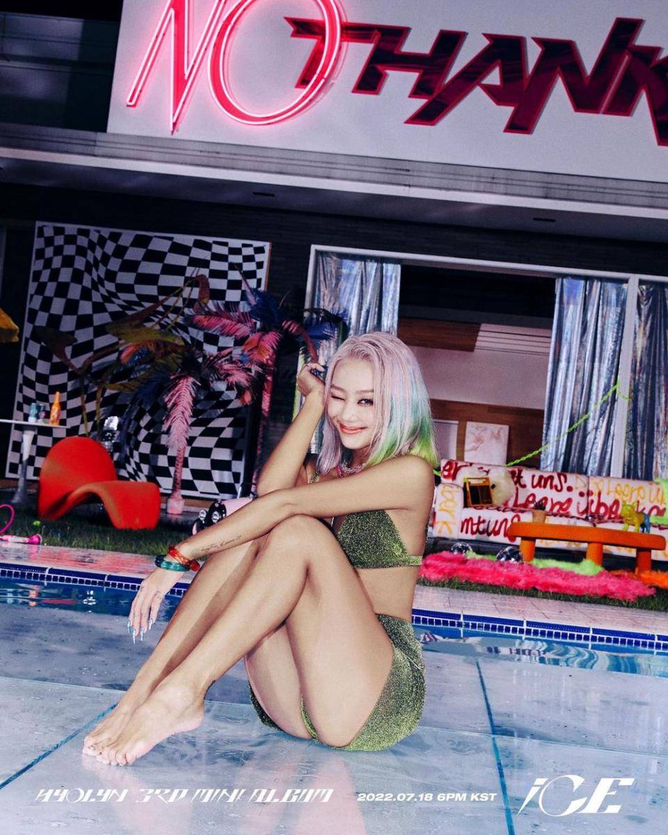 Hyolyn (instagram.com/xhyolynx)