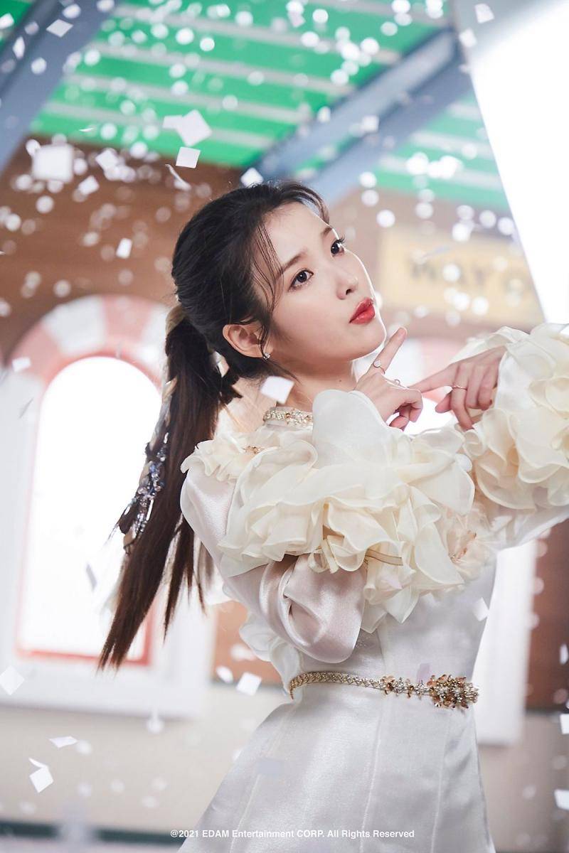 IU (post.naver.com/EDAM엔터테인먼트)