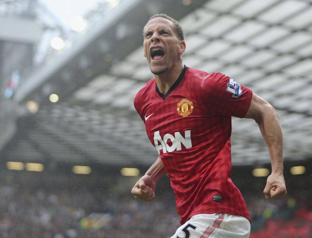 Rio Ferdinand saat membela Manchester United. (twitter.com/talkSPORT)