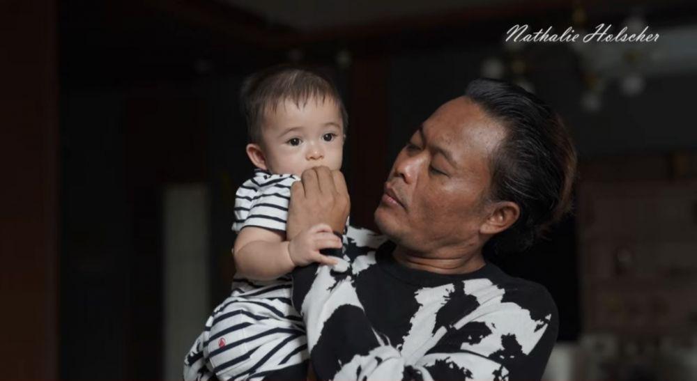 9 Potret Baby Adzam Datang ke Rumah Ayahnya, Sule Bahagia Banget!