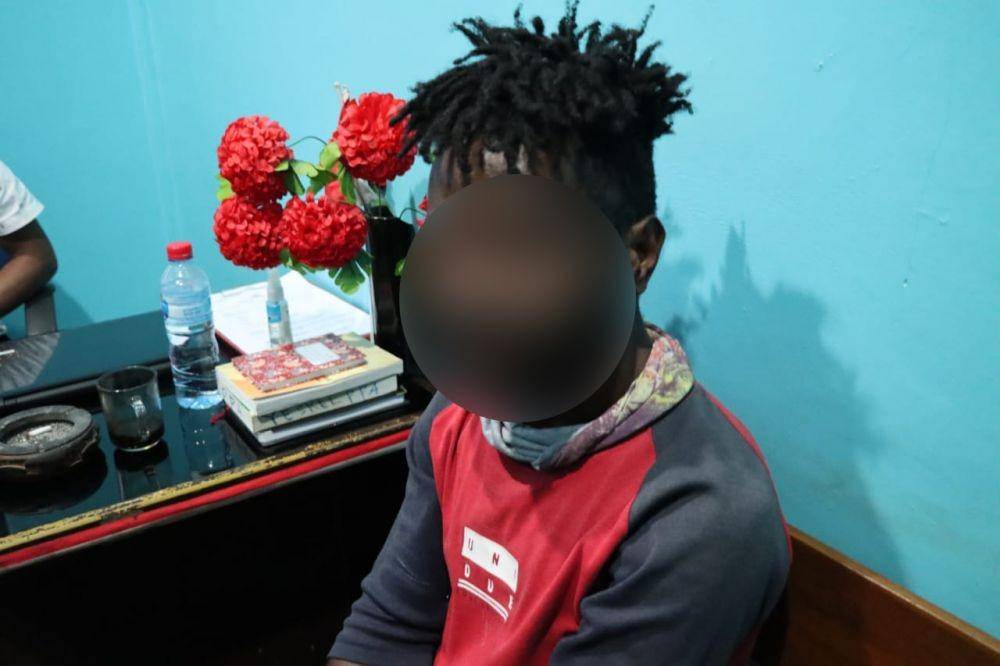 Seorang warga berinisial YW yang diamankan Polisi karena kedapatan membawa dua butir amunisi IDN Times/ Istimewa