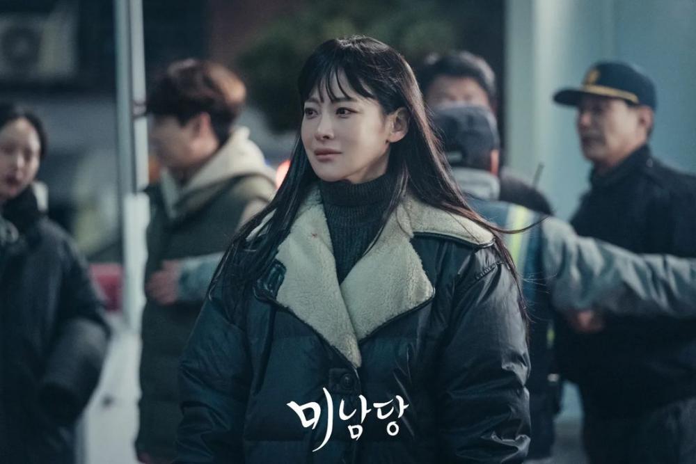 10 Harga Outfit Oh Yeon Seo di Cafe Minamdang (Part 1), Tampil Badass!