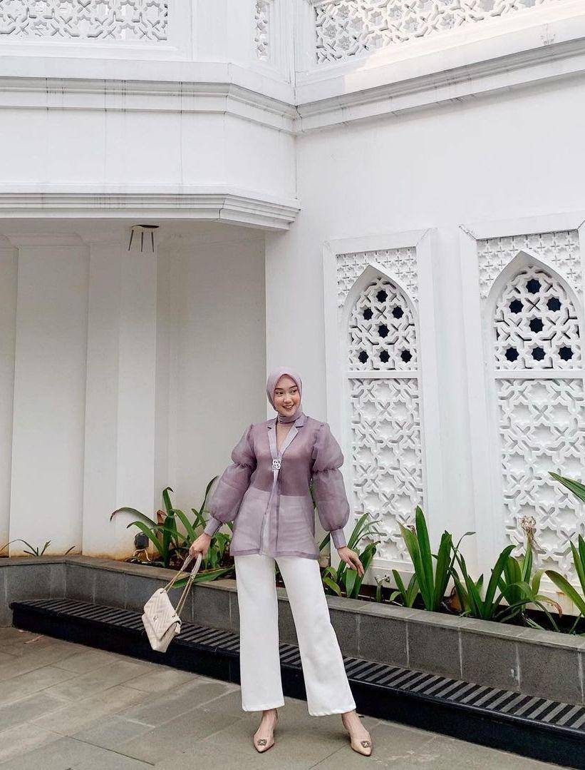 OOTD untuk datang ke wisuda pacar (instagram.com/clarissasyahla)