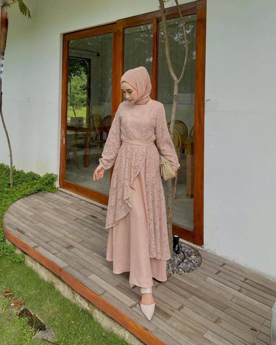 OOTD untuk datang ke wisuda pacar (instagram.com/naymitha)