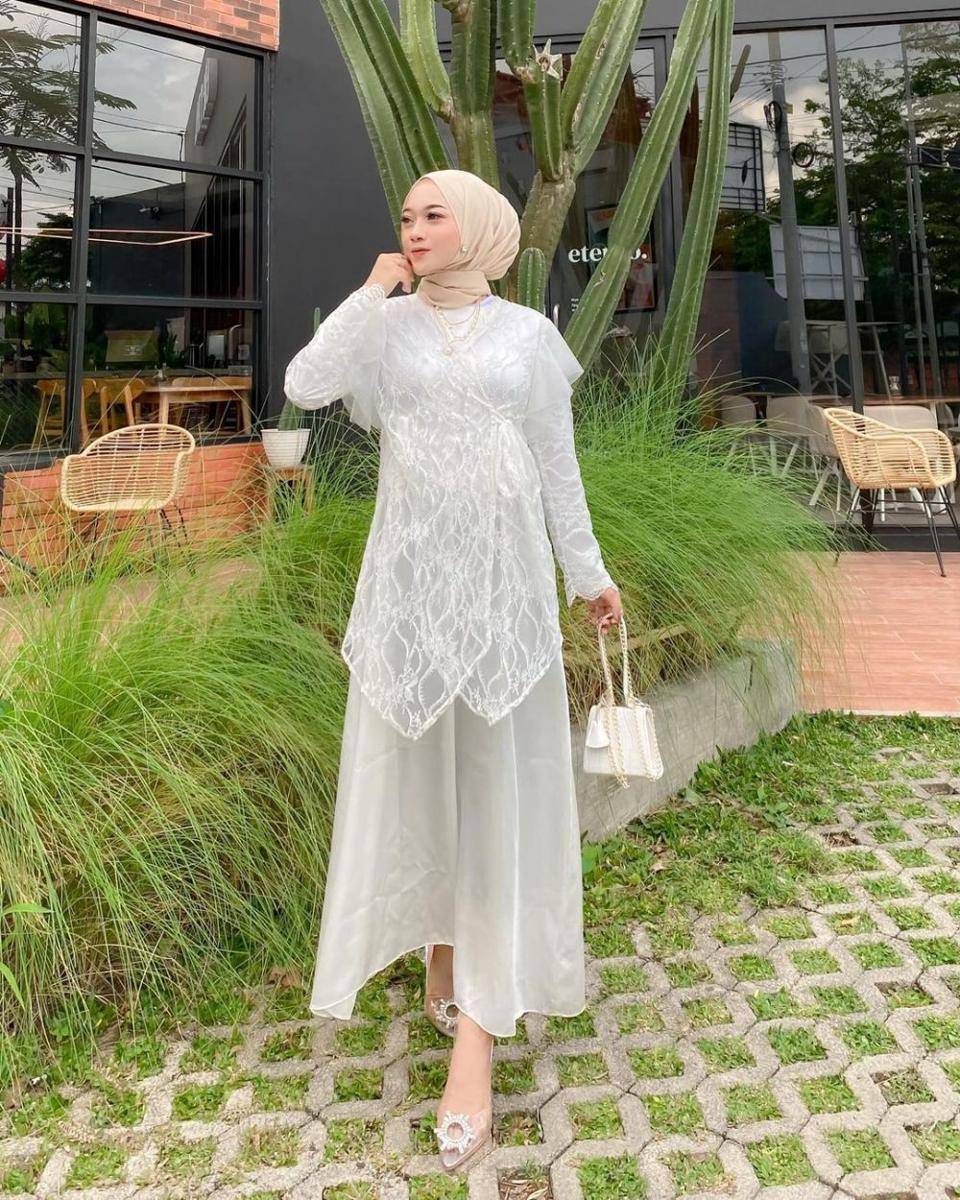 OOTD untuk datang ke wisuda pacar (instagram.com/hanifadl_)