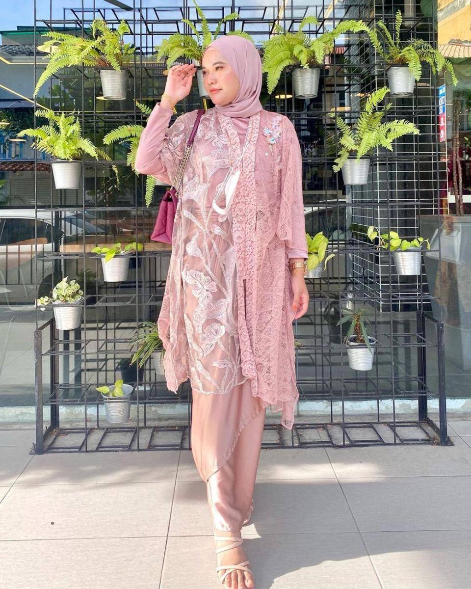 OOTD untuk datang ke wisuda pacar (instagram.com/arindamaya)