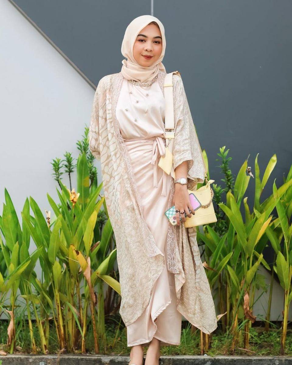 OOTD untuk datang ke wisuda pacar (instagram.com/lharaprosaa_)