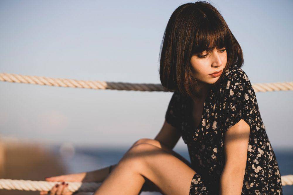 ilustrasi perempuan rambut pendek (pexels.com/Engin Akyurt)
