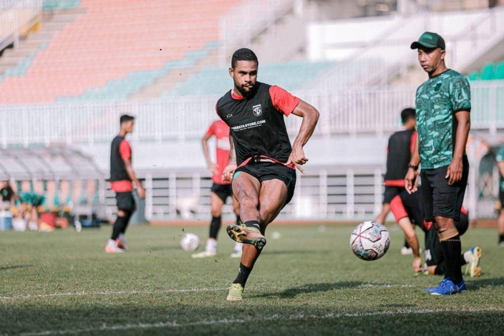 Persebaya Vs Persikabo: Aji akan Adu Strategi dengan Djajang