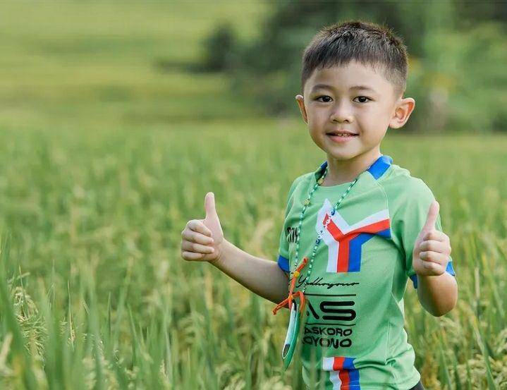 Potret anak kedua Ibas dan Aliya. Instagram.com/ruby_26 | Potret peryaan Hari Raya Idul Fitri keluarga Presiden SBY. Instagram.com/annisayudhoyono