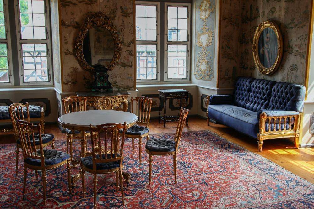 interior rumah vintage (unsplash.com/Sebastian Herrmann)