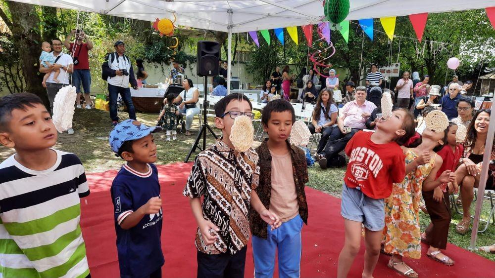 Anak-anak diaspora Indonesia sedang mengikuti acara dan lomba dalam perayaan Hari Anak Nasional Frankfrut, Jerman (IDN Times/Wahid Abdulrahman/bt)
