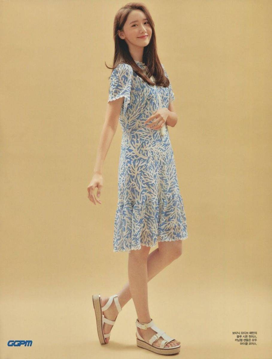dress bermotif Yoona SNSD (twitter.com/Karinaa00480465)