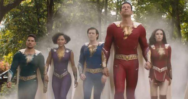 Billy dan saudara-saudaranya menjadi Shazam ( Dok. Warner Bros / Shazam 2 )