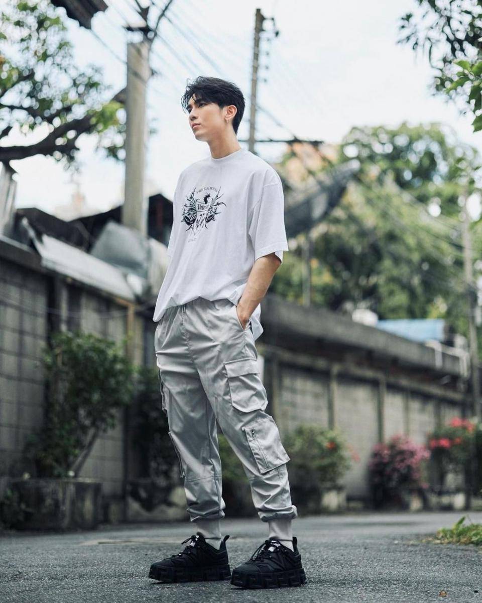 inspirasi street style ala Mew Suppasit (instagram.com/mewsuppasit)
